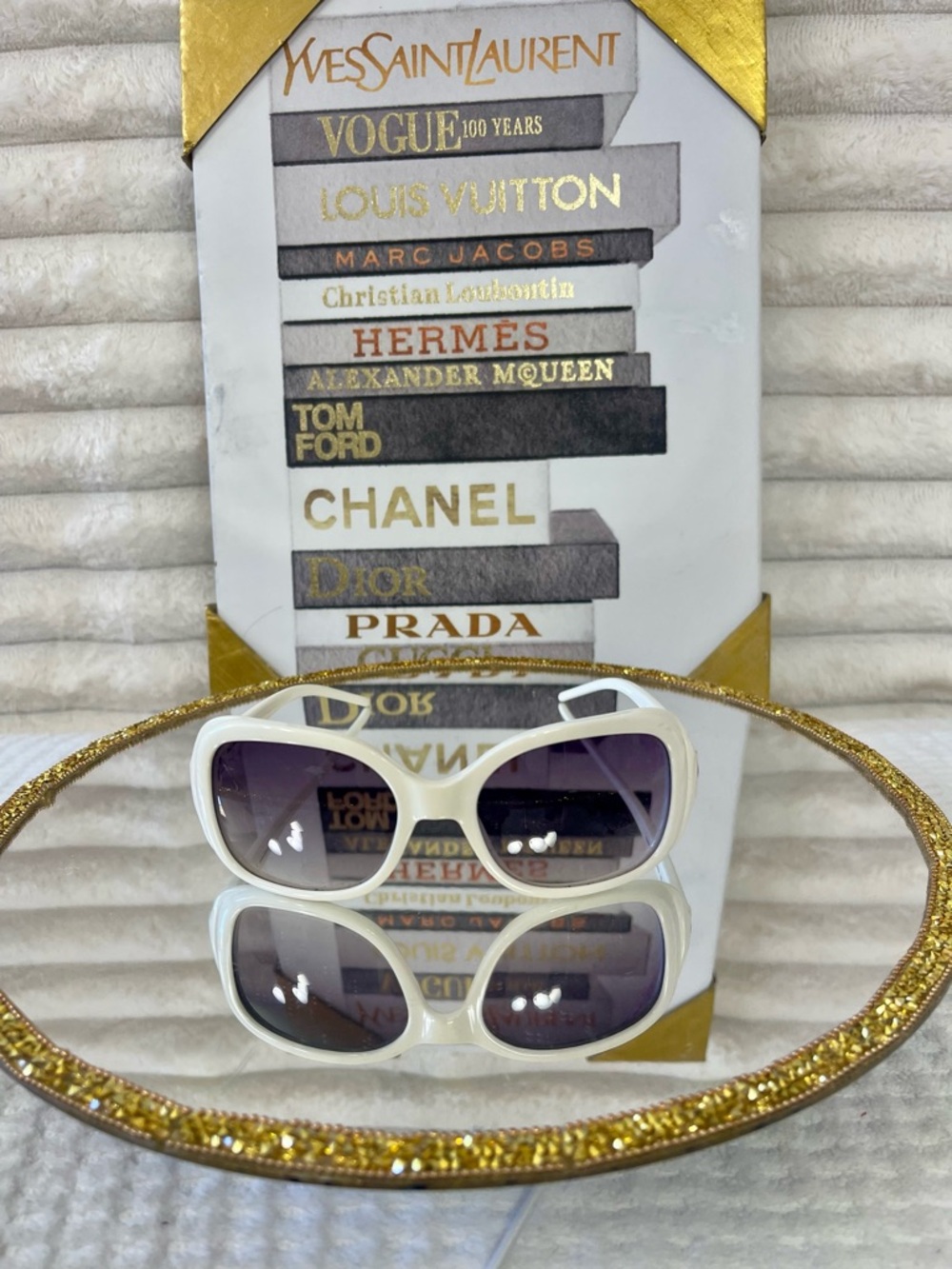 Dolce & Gabbana White Oversized Sunglasses with Unbranded Pouch/Lens Wiper - Picture 3 of 6